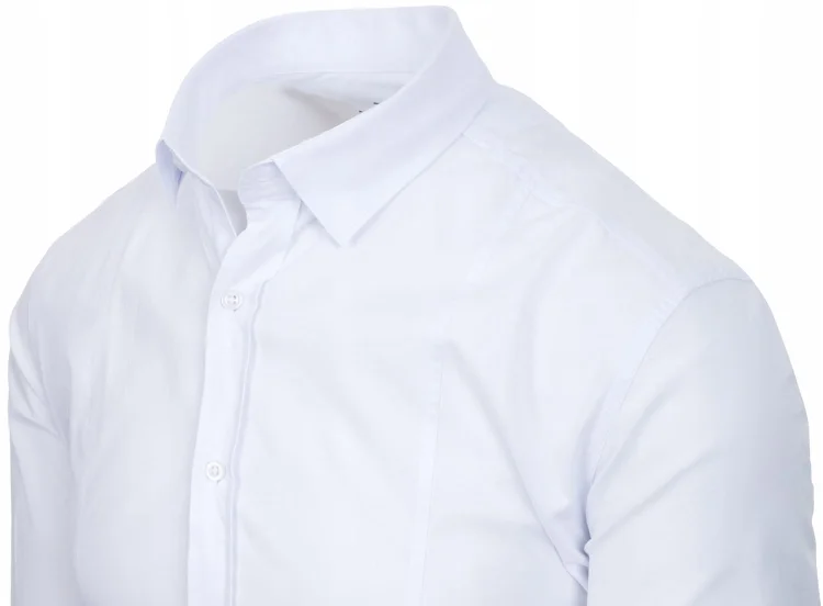 Biała koszula męska elegancka o kroju slim fit, zbliżenie na kołnierzyk