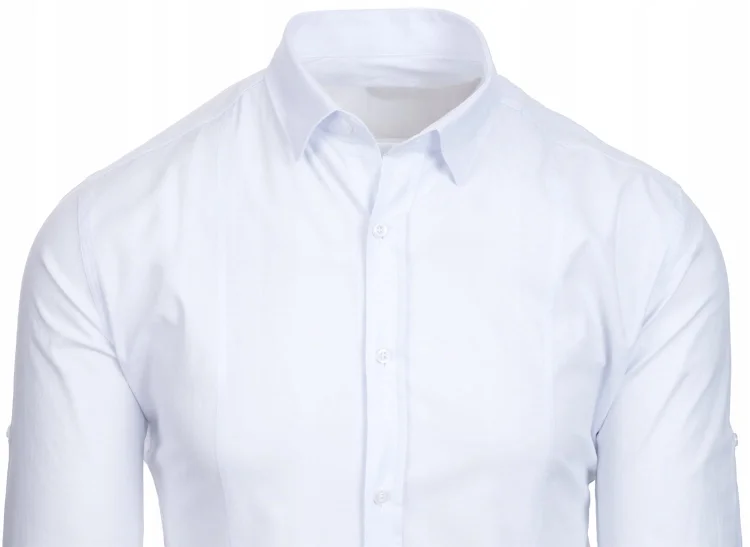 Biała koszula męska elegancka o kroju slim fit, zbliżenie na kołnierzyk i zapięcie