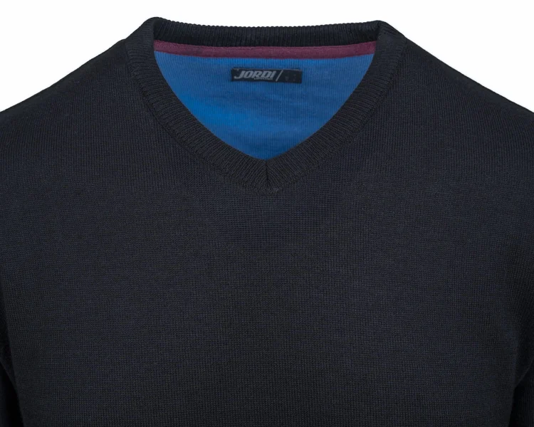 sweter-meski-elegancki-klasyczny-serek-czarny-moda-meska-6.jpg