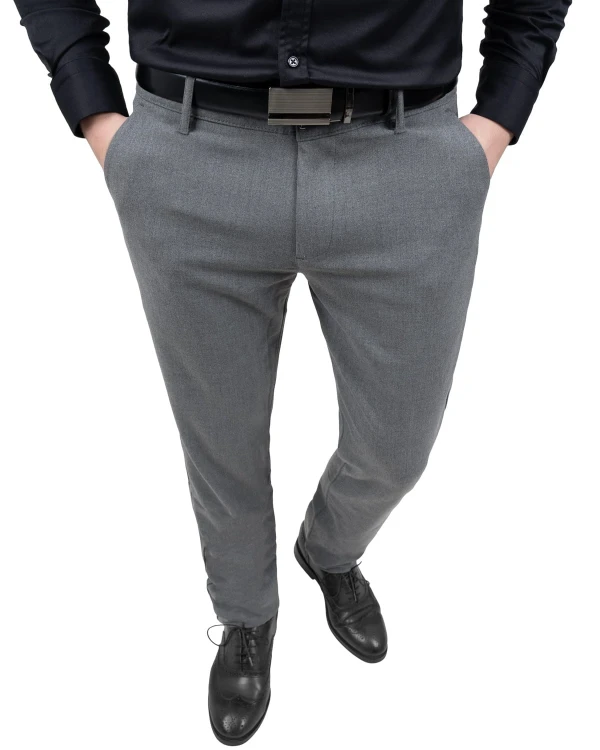 Przód spodni męskich szarych w kroju Slim Fit