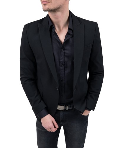 Czarna marynarka męska z ciemnymi jeansami – styl smart casual