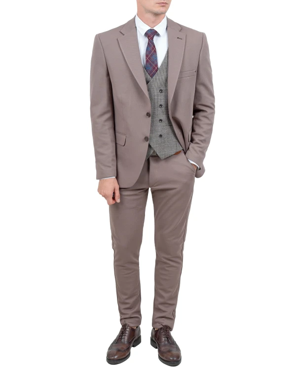 Garnitur męski cappuccino Slim Fit – pełna sylwetka