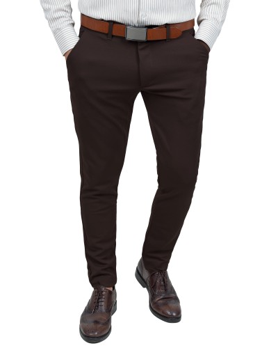 Spodnie męskie brązowe slim fit – przód stylizacja