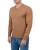 sweter męski jasny brąz w serek z boku na modelu