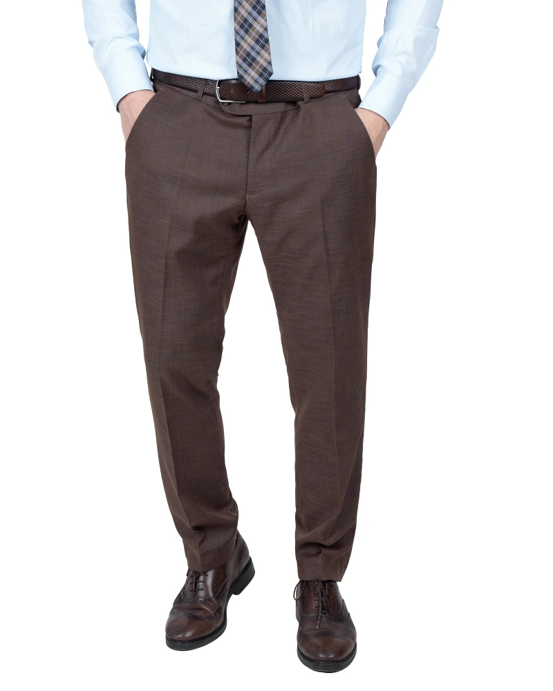 Klasyczne męskie spodnie w kant w odcieniu stonowanego brązu