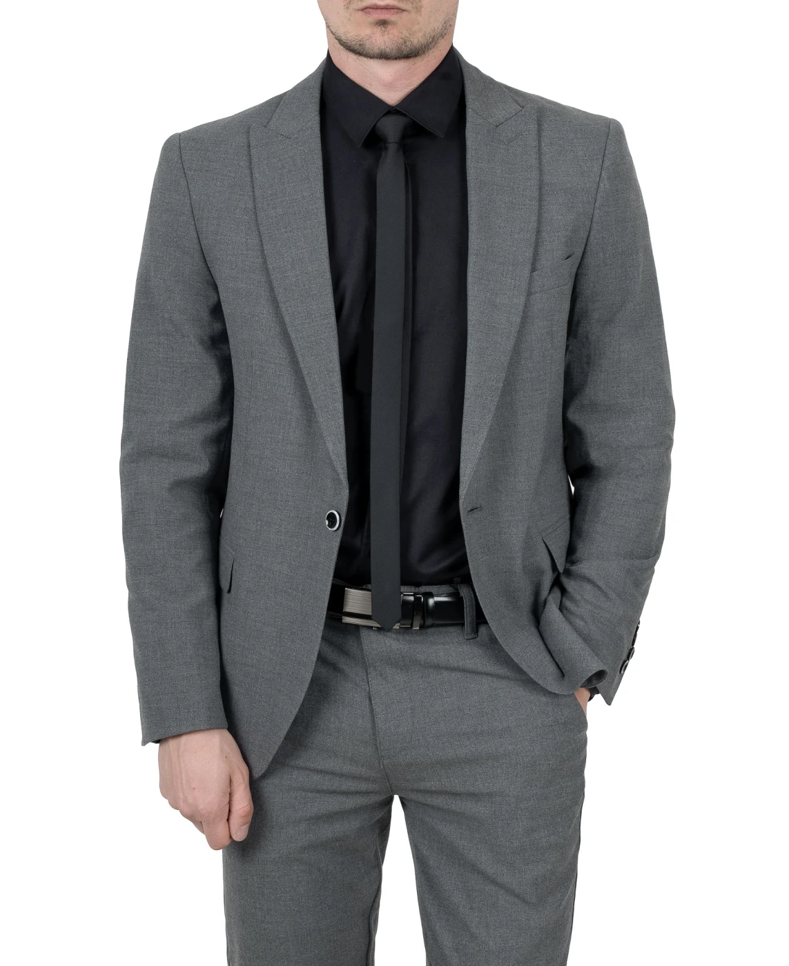 marynarka męska szara na modelu z czarną koszulą i czarnym wąskim krawatem