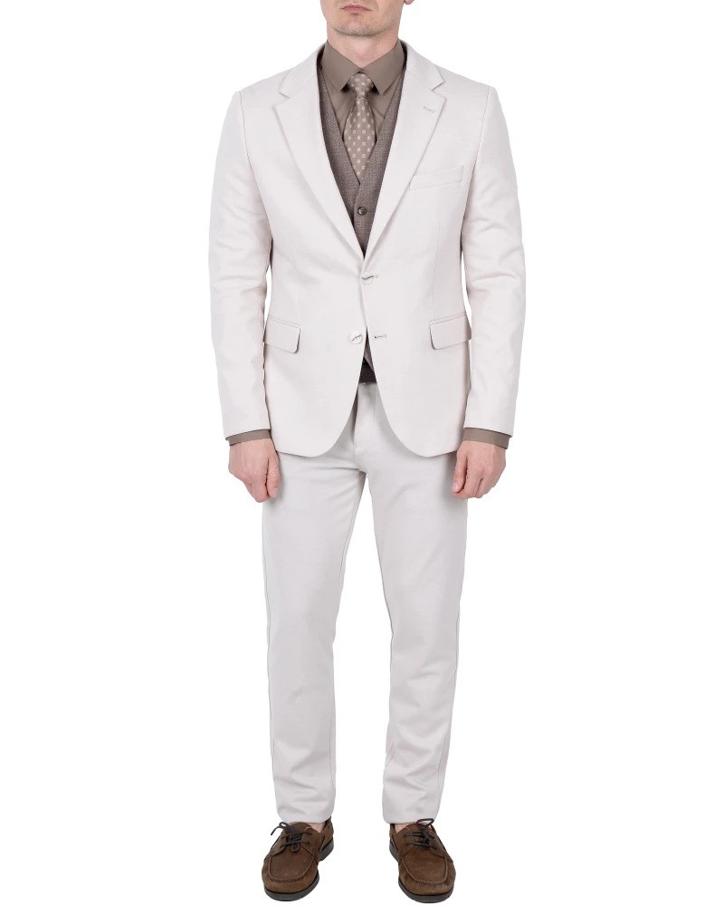 Jasny garnitur męski na lato sylwetka slim fit przód