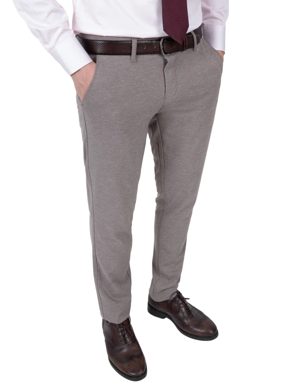 spodnie szarobeżowe melanż slim fit nogi zbliżenie, Szafler