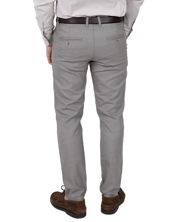 Spodnie męskie jasne szare slim fit - ujęcie z boku, Szafler