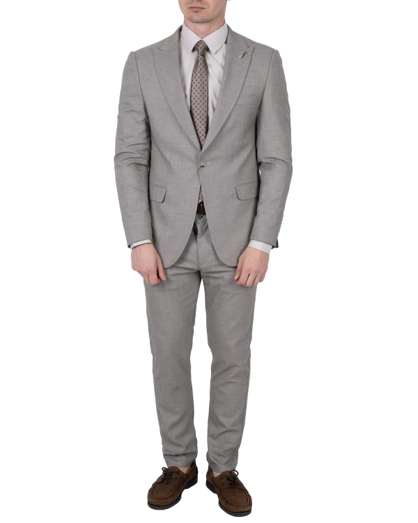 Garnitur męski jasny szary Slim Fit - cała sylwetka z krawatem, Szafler