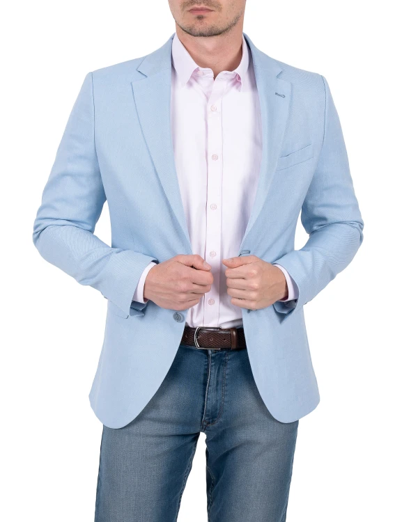 Marynarka męska błękitna z jeansami - stylizacja smart casual z przodu, Szafler