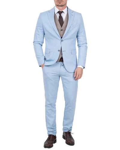 Garnitur męski błękitny Slim Fit na wesele - cała sylwetka z kamizelką z przodu, Szafler