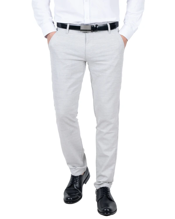 Jasnoszare spodnie męskie slim fit bez kantów - sylwetka z przodu, Szafler