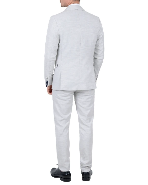 Garnitur męski jasnoszary Slim Fit - widok z tyłu, dwa rozcięcia marynarki, Szafler