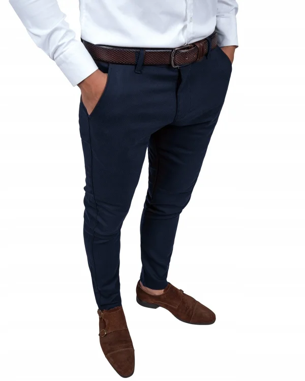 Granatowe spodnie Slim Fit ze zwężaną nogawką - ujęcie w kroku z ukosa, Szafler