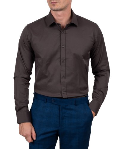 Brązowa koszula satynowa męska Slim Fit wpuszczona w granatowe spodnie w kratę, na modelu